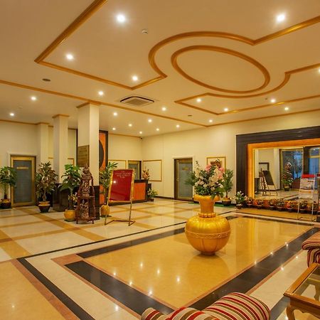 The Grand Regency Rajkot Exterior foto