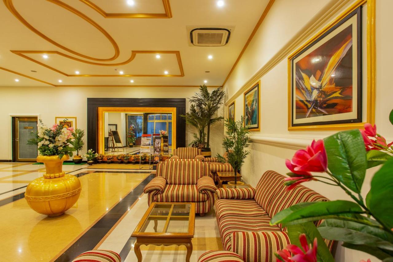 The Grand Regency Rajkot Exterior foto