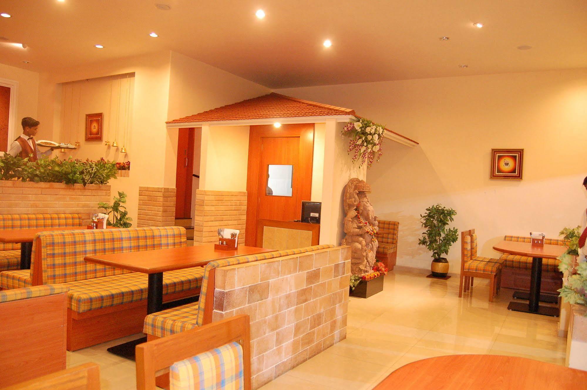 The Grand Regency Rajkot Exterior foto