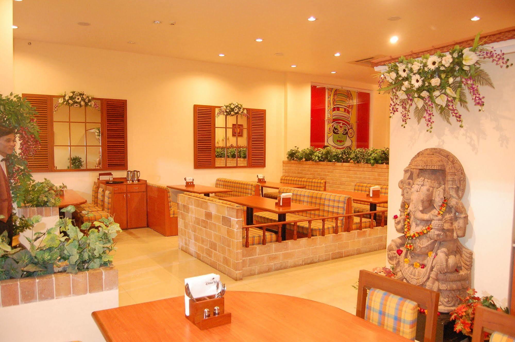 The Grand Regency Rajkot Exterior foto