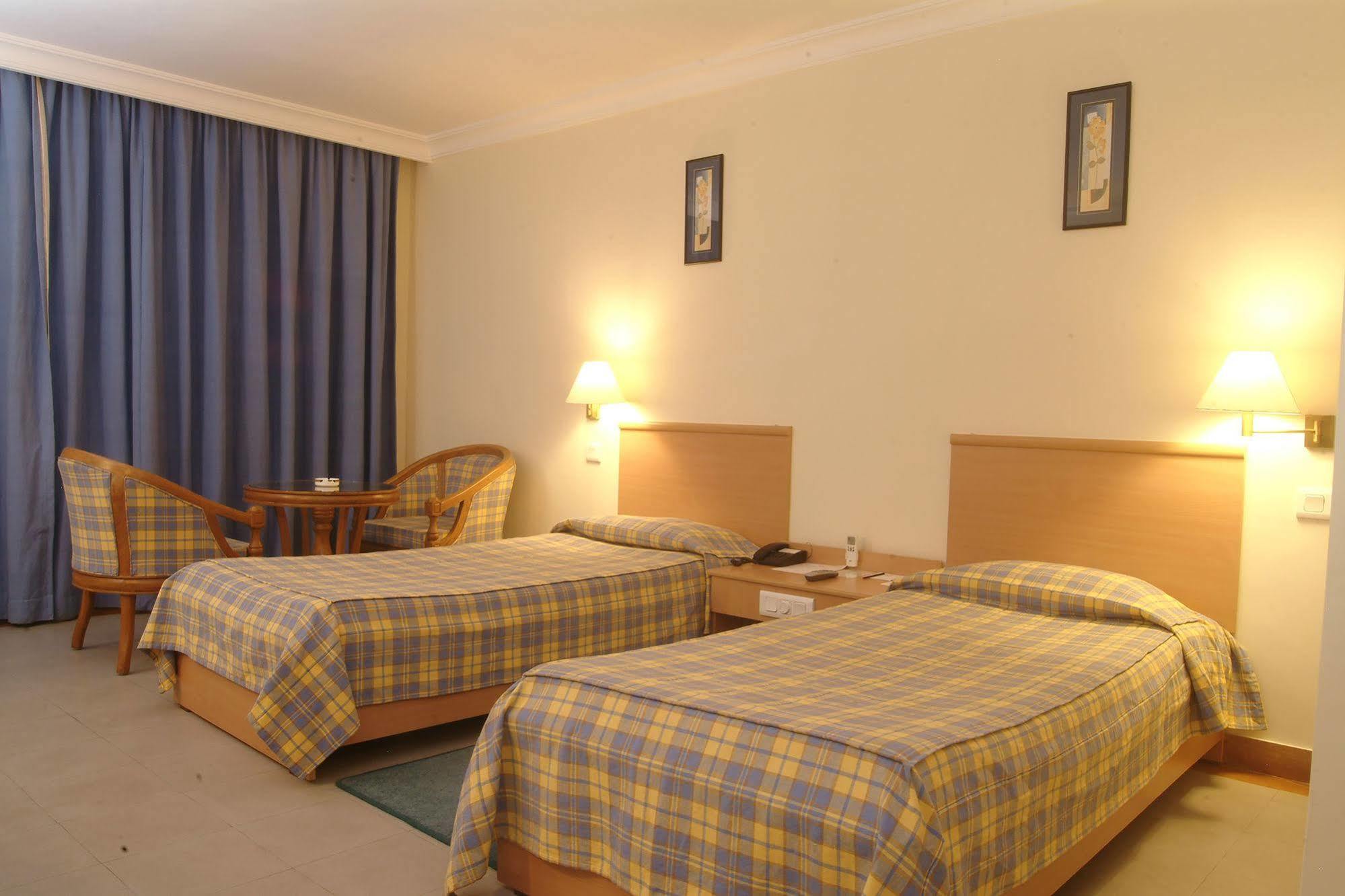 The Grand Regency Rajkot Exterior foto
