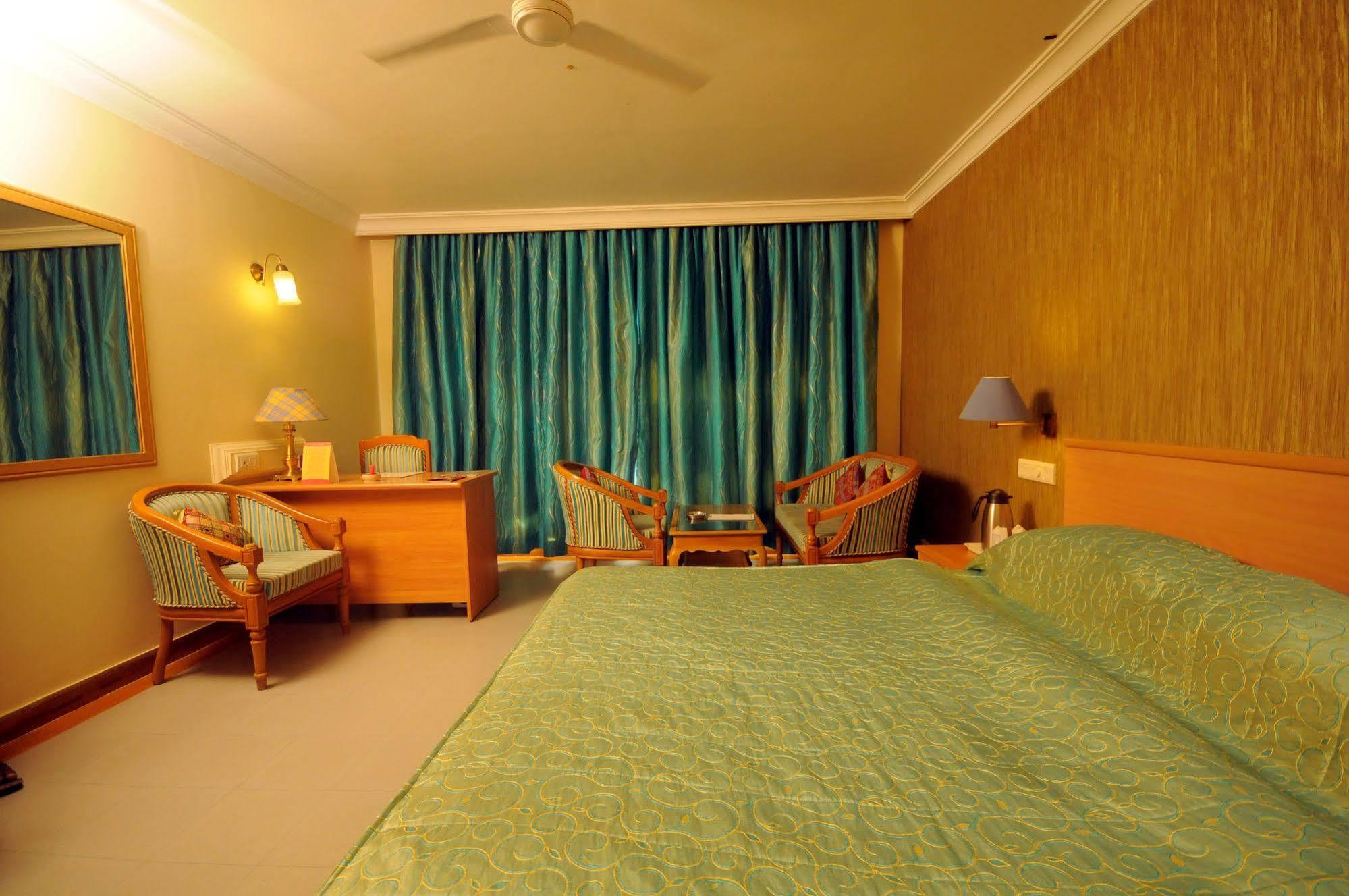 The Grand Regency Rajkot Exterior foto