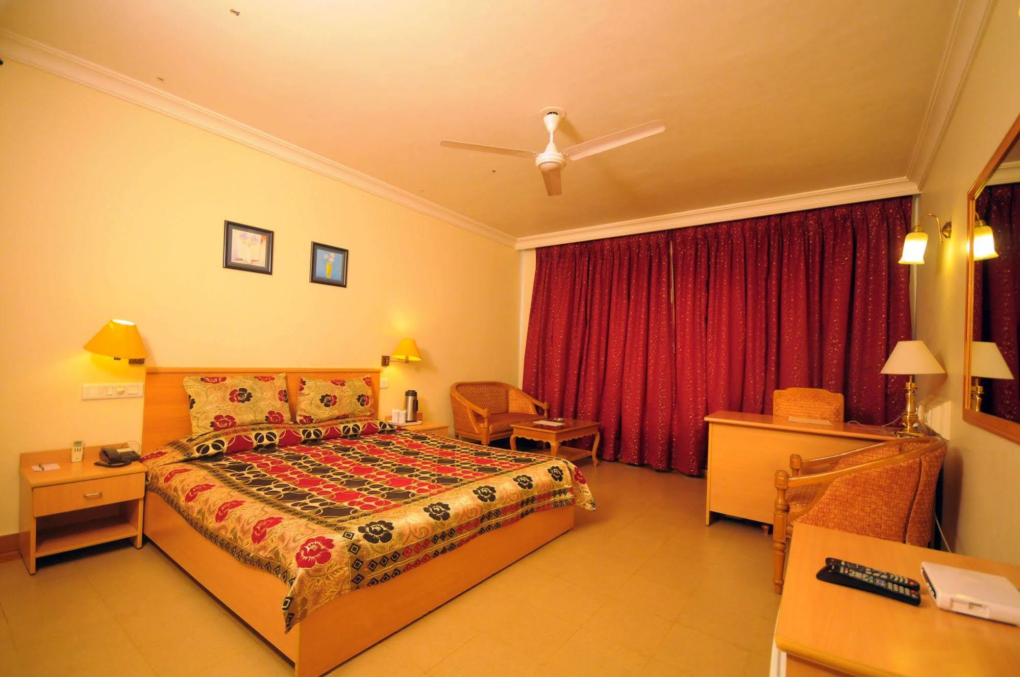 The Grand Regency Rajkot Exterior foto