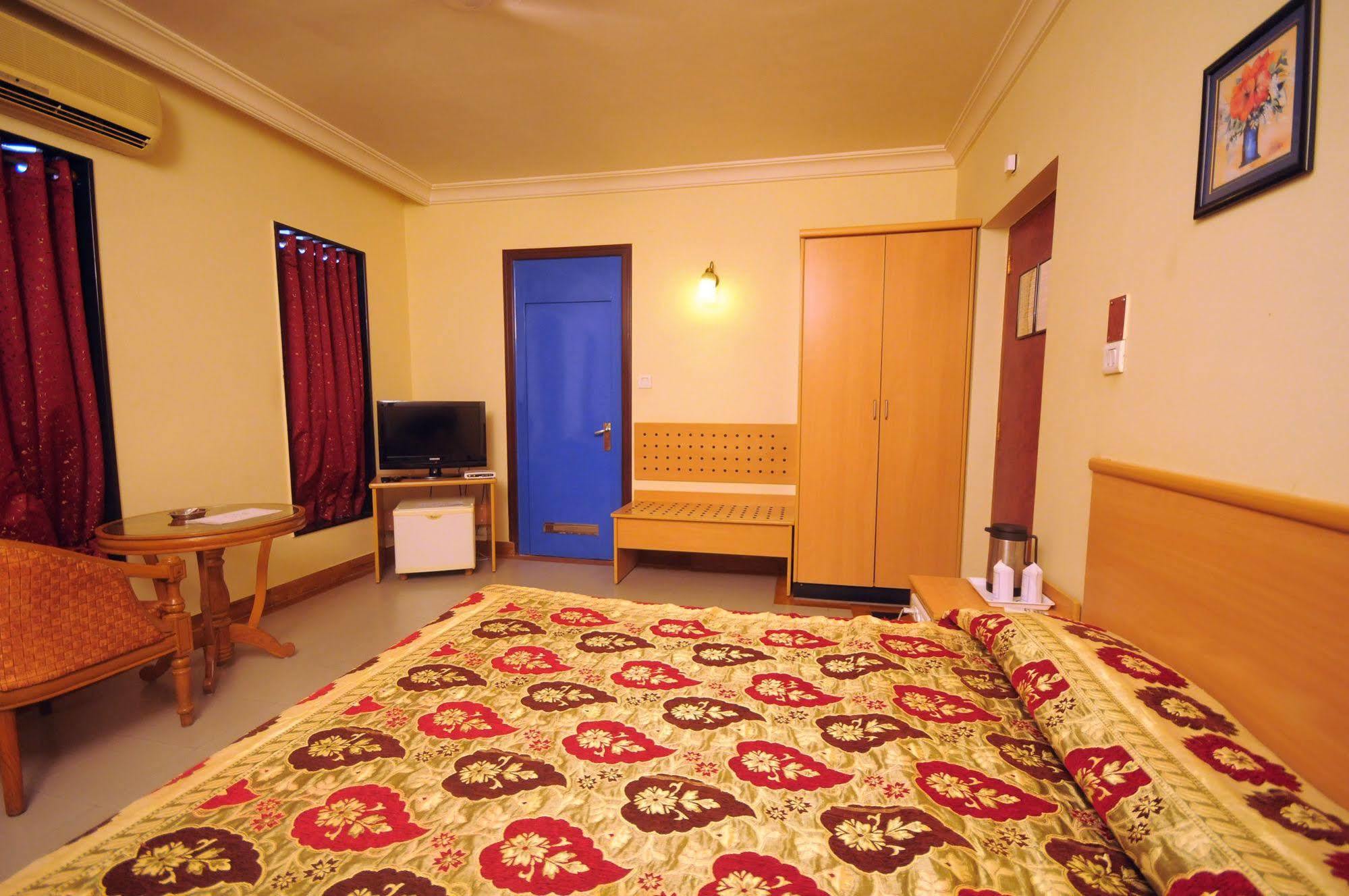 The Grand Regency Rajkot Exterior foto