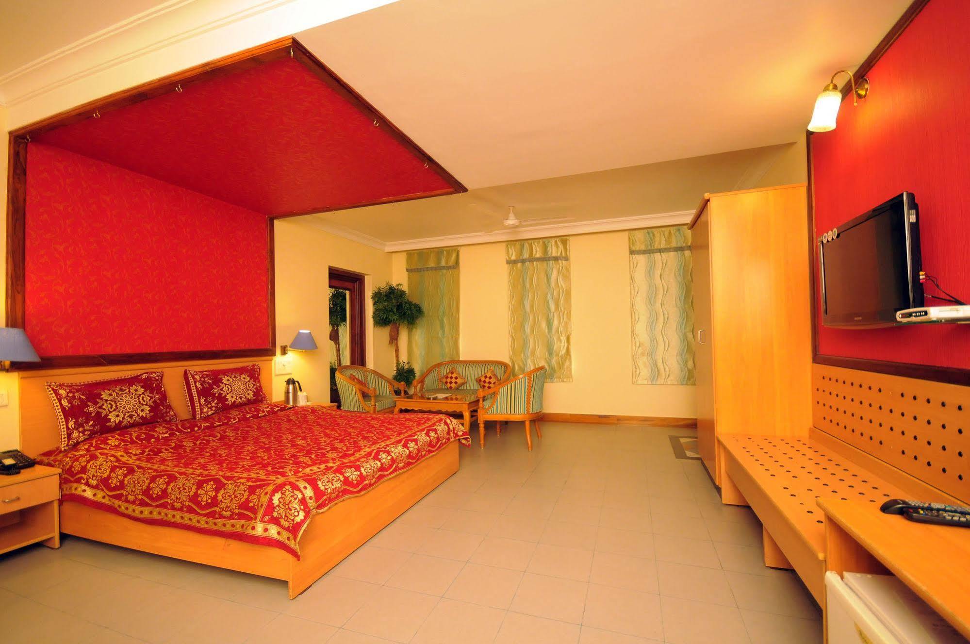 The Grand Regency Rajkot Exterior foto
