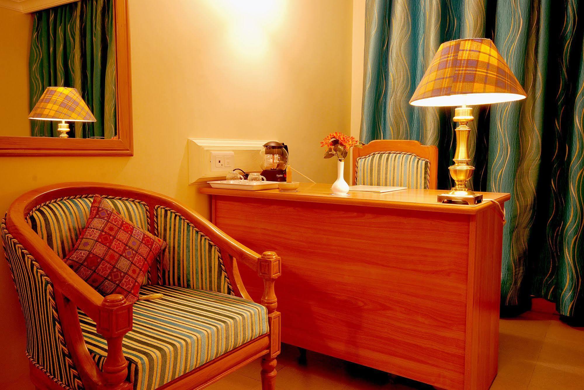 The Grand Regency Rajkot Exterior foto