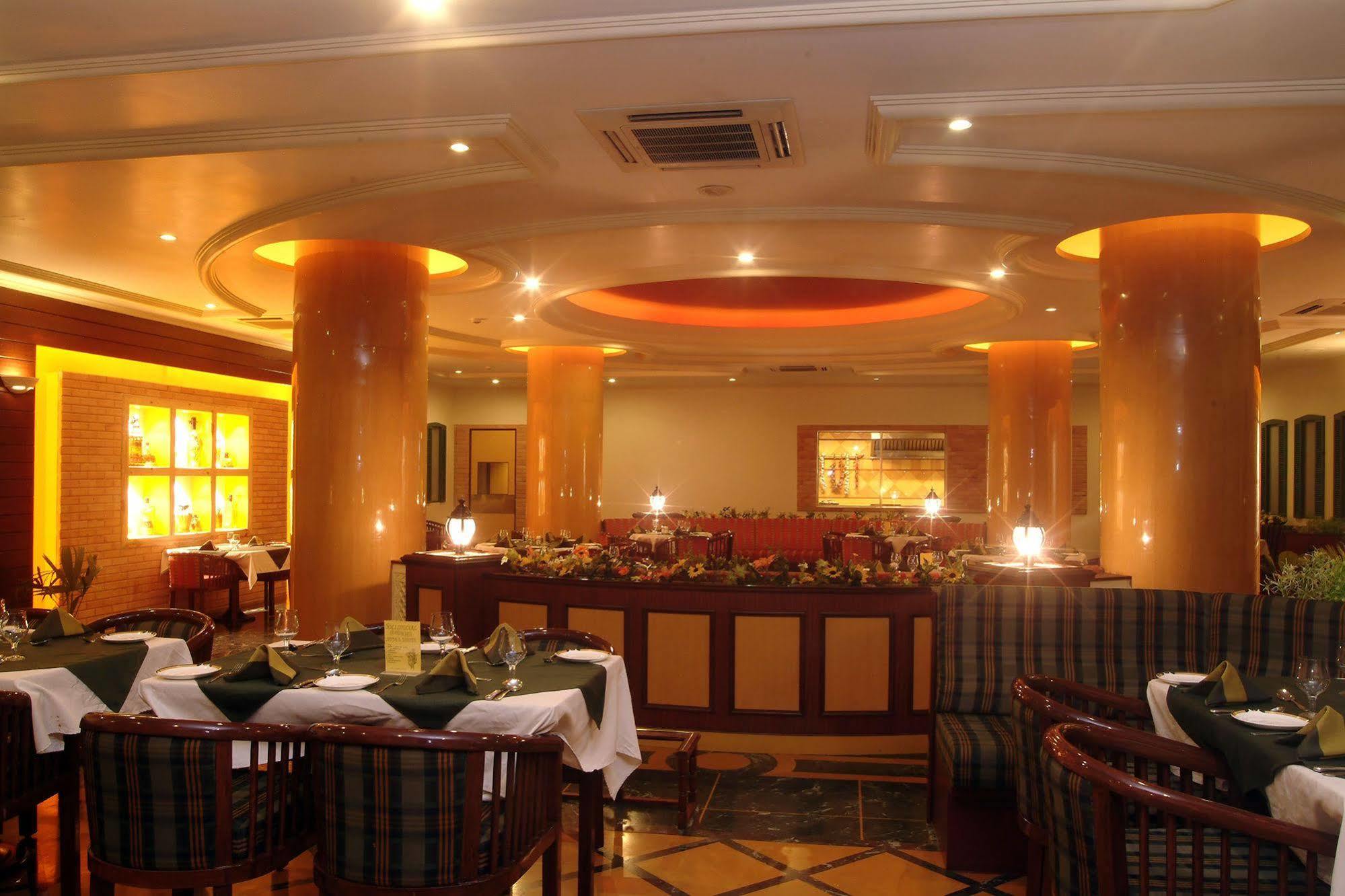 The Grand Regency Rajkot Exterior foto