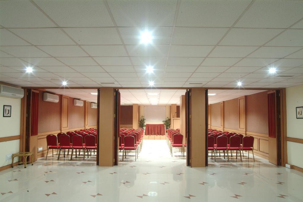 The Grand Regency Rajkot Exterior foto